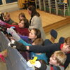 &lt;wdss code=&quot;HTML&quot;&gt;Passen alle siebzehn Kinder hinter unser Theater?&lt;/wdss&gt;